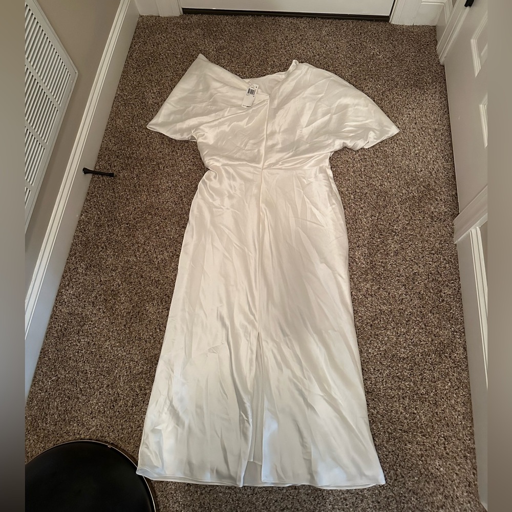 Amsale
Draped Off-The-Shoulder Midi-Dress - Picture 7 of 15